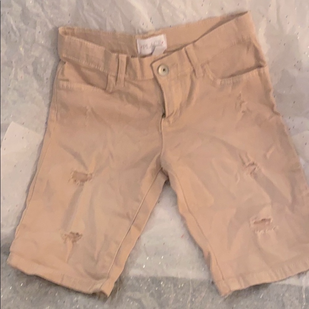 Place little girls pink knees high shorts